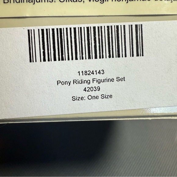 NEW IN BOX SCHLEICH 42039 Girl Rider & English Pony Riding Accessories
RETIRED - Picture 3 of 4